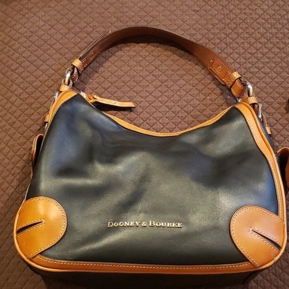 Dooney & Bourke black hobo shoulder bag.. EXCELLENT! - Picture 5 of 16